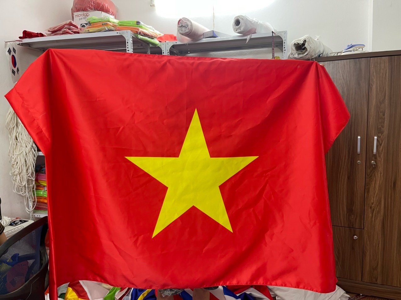 Cờ Tổ Quốc Ép Mêch Cứng – Bền Chắc, Sắc Nét Từ Xưởng INCONI Hà Nội 2 Cờ Tổ Quốc Ép Mêch Cứng – Bền Chắc, Sắc Nét Từ Xưởng INCONI Hà Nội