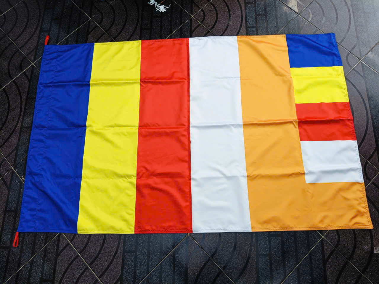 Mua cờ Phật giáo số lượng lớn – Xưởng in cờ INCONI tại Hà Nội