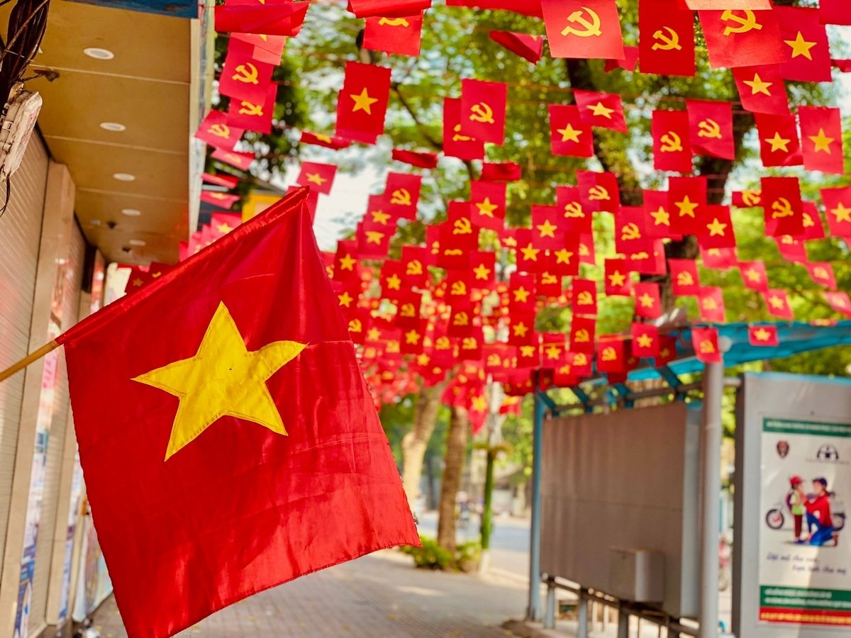 Cờ dây Tổ Quốc trang trí – Xưởng in cờ INCONI tại Hà Nội 4 Cờ Dây Sao Đảng Treo Ngày Lễ Lớn – Xưởng In Cờ INCONI Tại Hà Nội