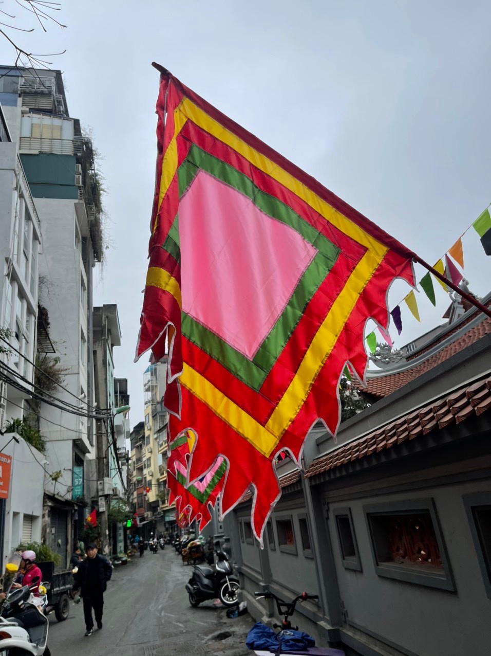 Cờ Thần Vải Lụa – Xưởng in cờ INCONI Hà Nội