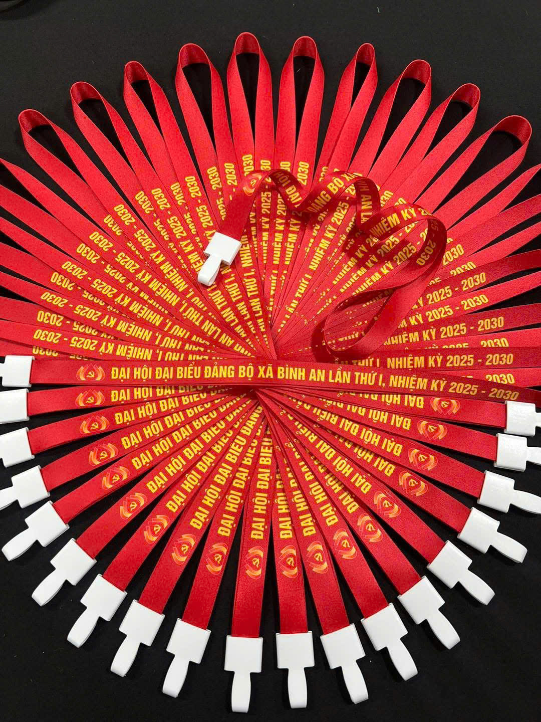 Lanyard giá rẻ – Dây đeo thẻ chất lượng từ xưởng INCONI tại Hà Nội 4 z7166863481288 2960acc8a782ff3d089944452183d39d