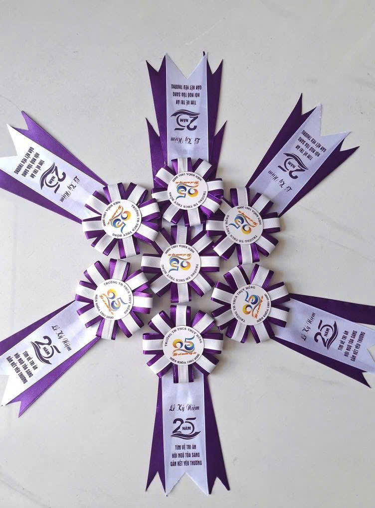 Hoa Cài Áo Đại Biểu Hà Nội