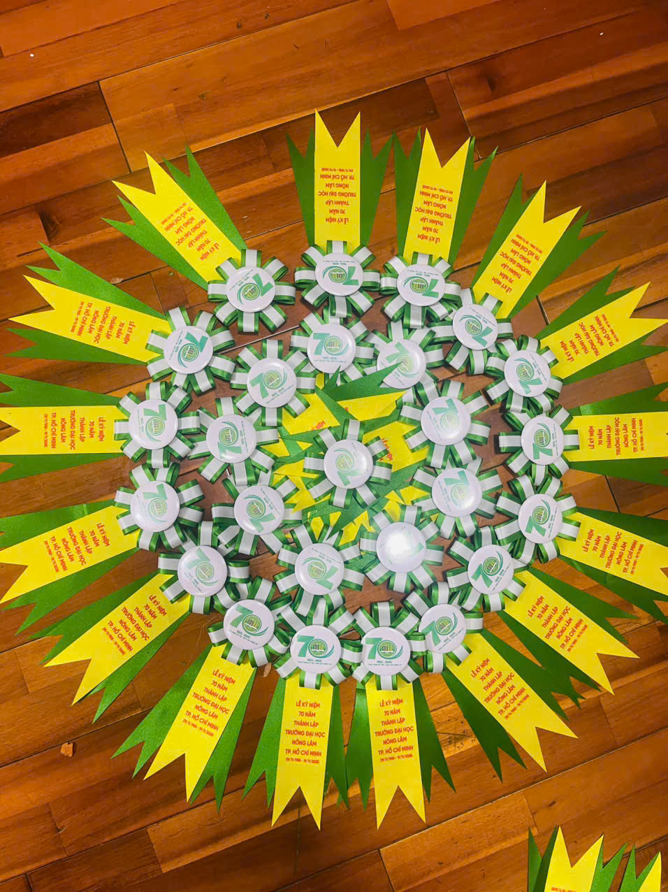 Hoa Cài Áo Cho Đại Biểu