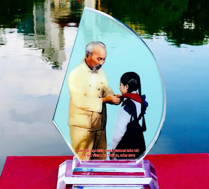 Cúp Lưu Niệm Cháu Ngoan Bác Hồ - INCONI Hà Nội 3 Cúp lưu niệm cháu ngoan bác Hồ - INCONI