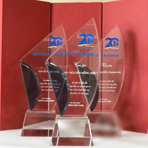 Cúp Lưu Niệm Cháu Ngoan Bác Hồ - INCONI Hà Nội 5 Cúp lưu niệm giá rẻ tại Hà Nội - INCONI