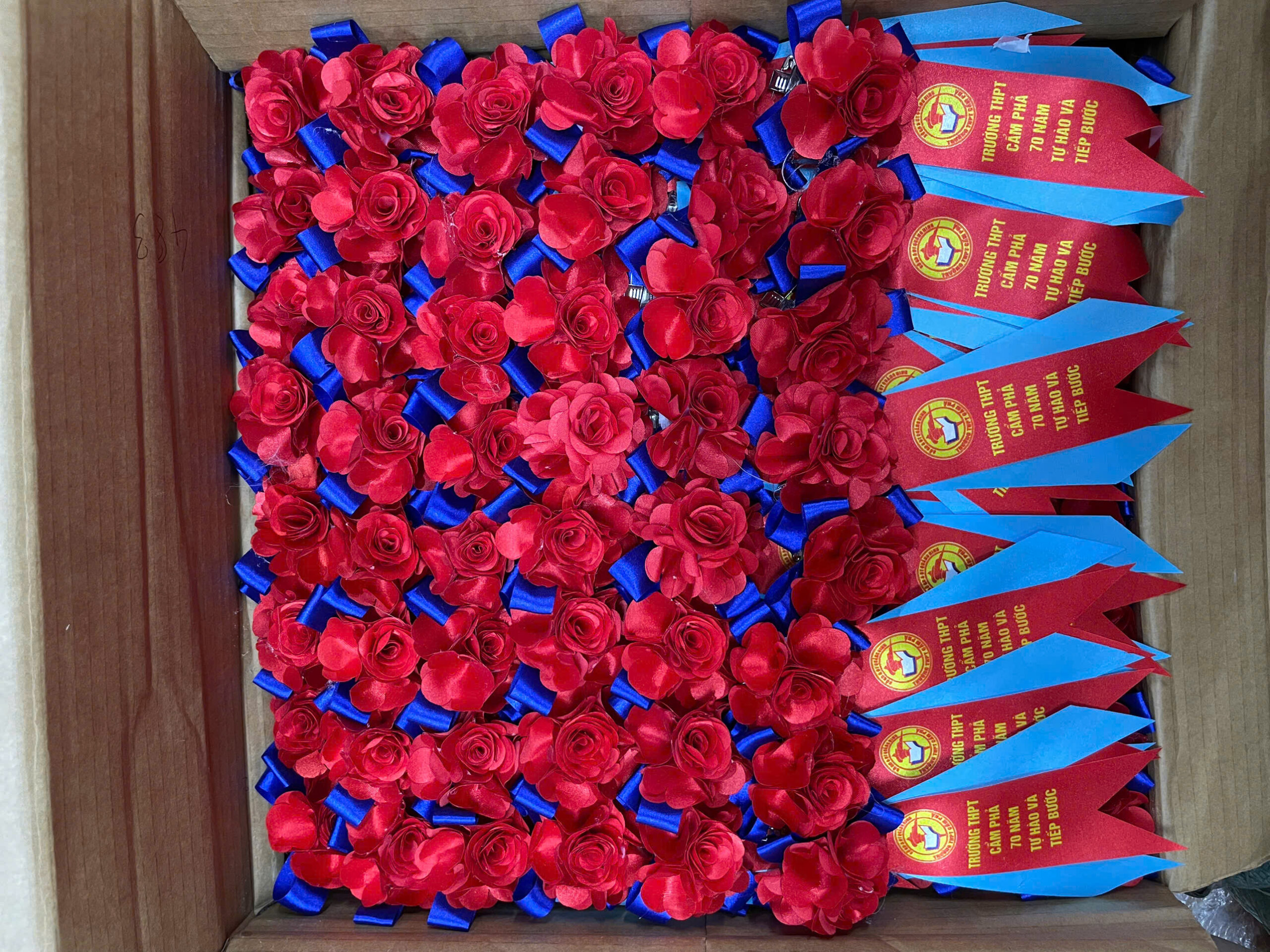 Địa Chỉ Mua Hoa Cài Áo Đại Biểu - Xưởng INCONI 2 Địa chỉ mua hoa cài áo đại biểu - INCONI