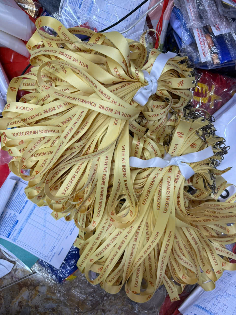 Dây đeo thẻ màu vàng – Xưởng INCONI tại Hà Nội 2 Dây đeo thẻ màu vàng – Xưởng INCONI tại Hà Nội