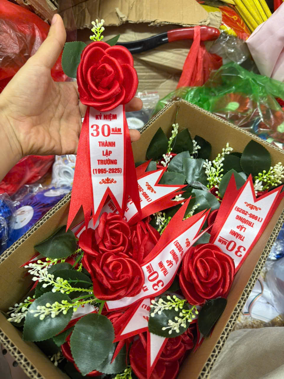 Mua hoa cài áo đại biểu ở đâu - INCONI