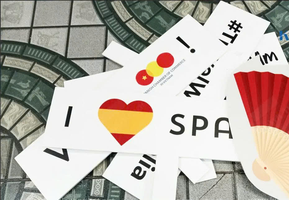 Standee cầm tay - INCONI