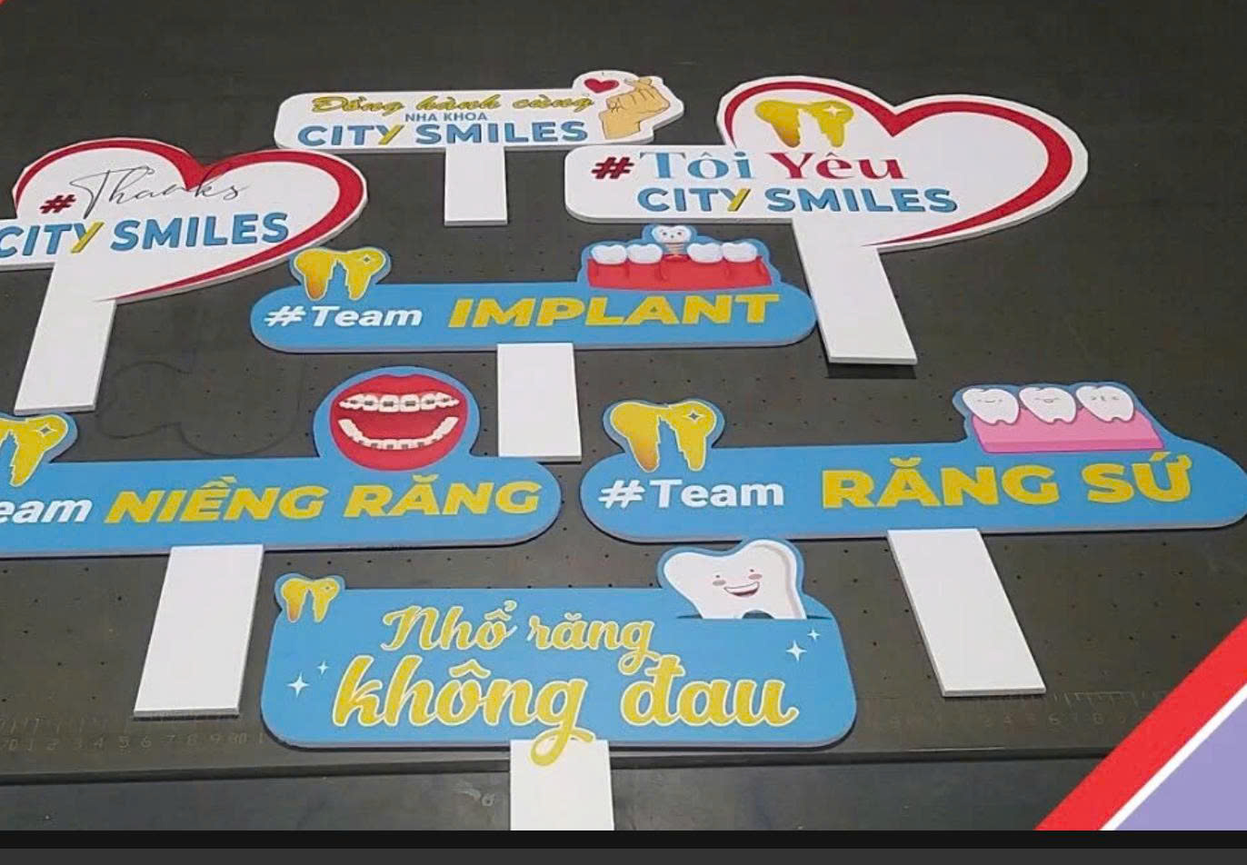 Standee cầm tay - INCONI